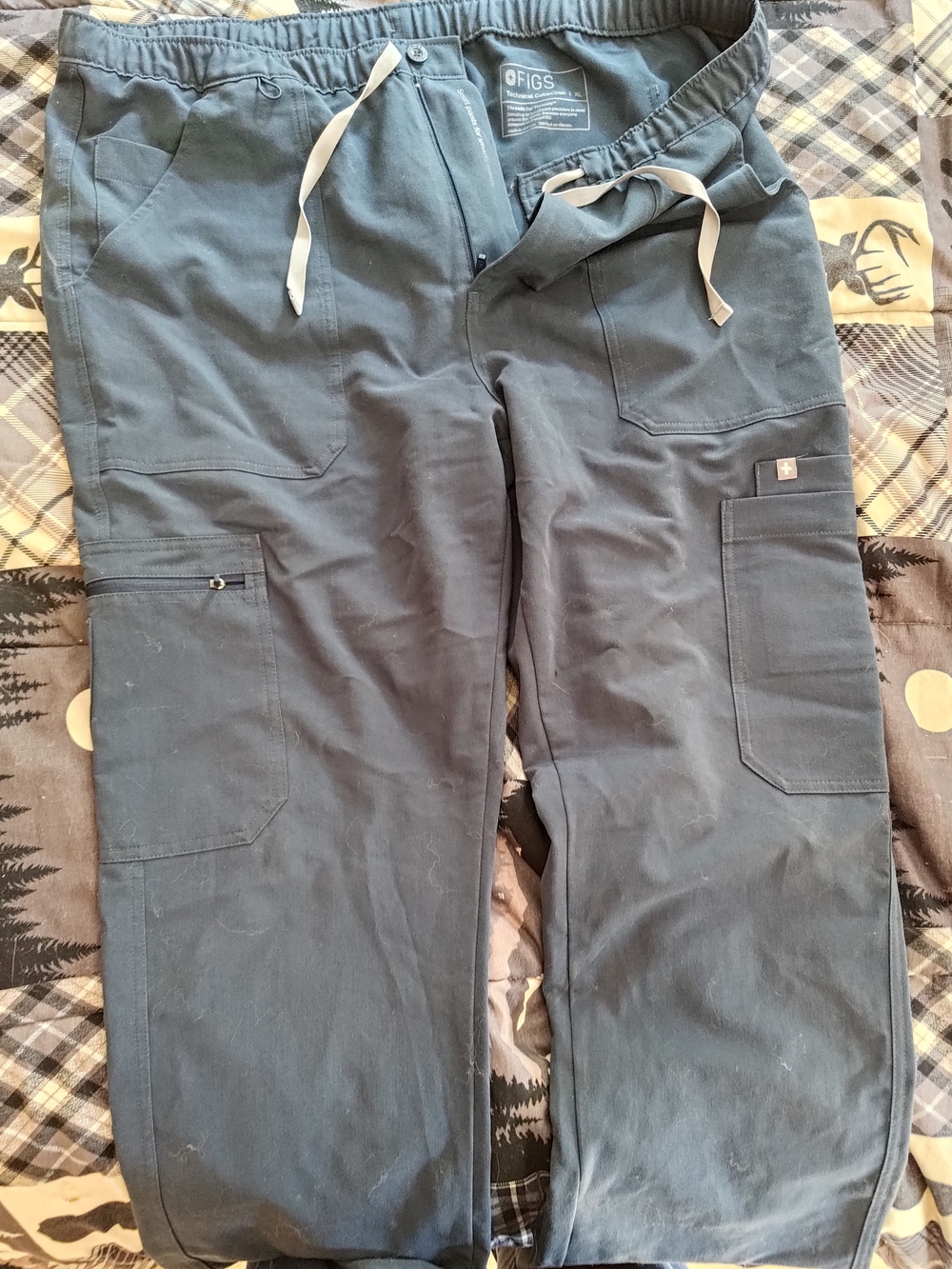 FIGS Men’s Dark Blue Cargo Scrub Pants